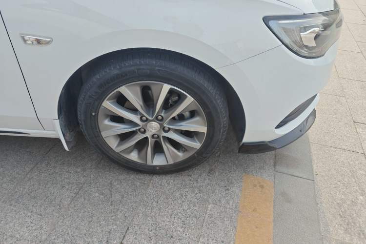 Used Buick GL6 2021 323T Mild Hybrid Connect Luxury Model Right Front Wheel Hub