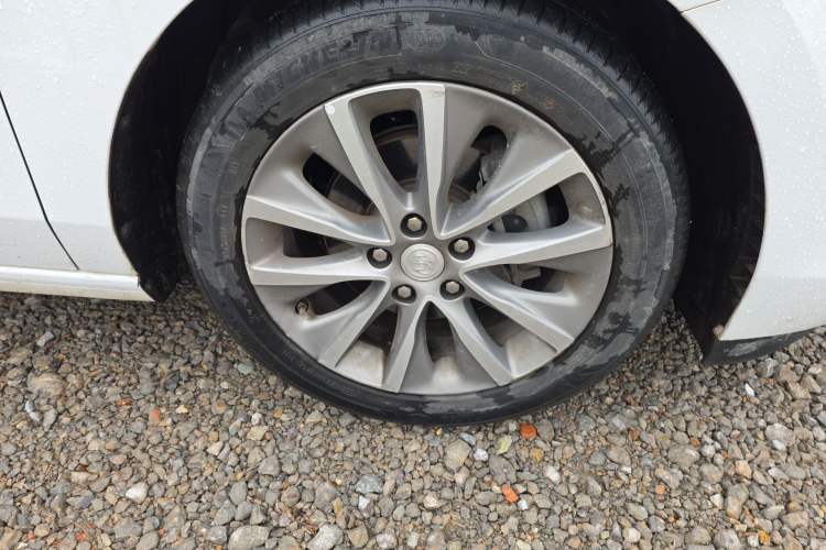 Used Buick GL6 2021 323T Mild Hybrid Connect Luxury Model Right Front Wheel Hub