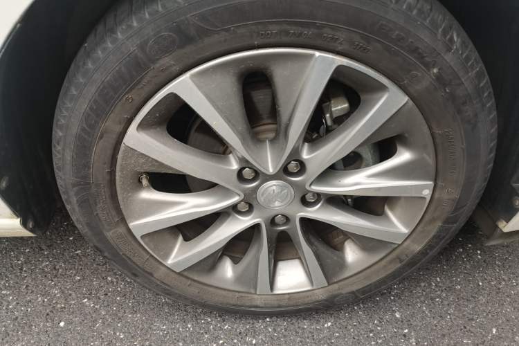 Used Buick GL6 2021 323T Mild Hybrid Connect Luxury Model Right Front Wheel Hub