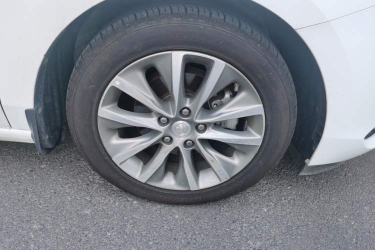 Used Buick GL6 2021 323T Mild Hybrid Connect Luxury Model Right Front Wheel Hub