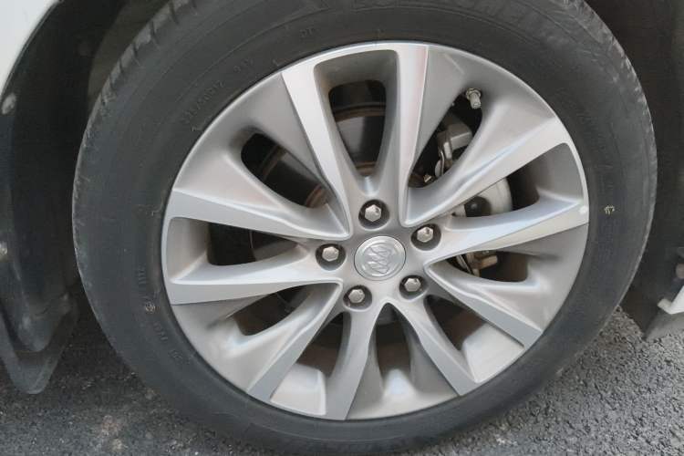 Used Buick GL6 2021 323T Mild Hybrid Connect Luxury Model Right Front Wheel Hub