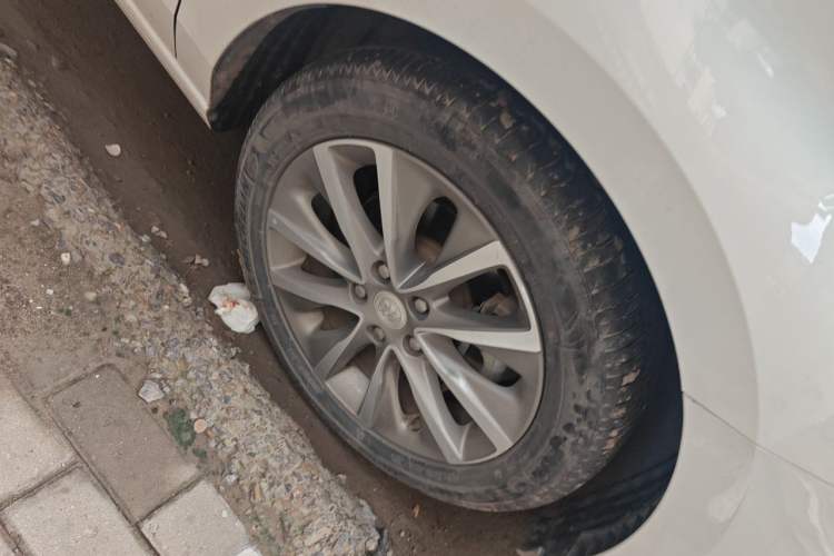 Used Buick GL6 2021 323T Mild Hybrid Connect Luxury Model Right Front Wheel Hub