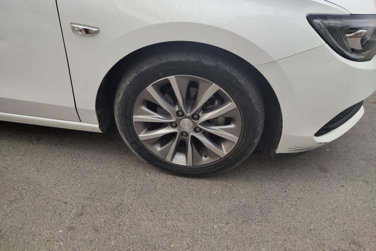 Used Buick GL6 2021 323T Mild Hybrid Connect Luxury Model Right Front Wheel Hub