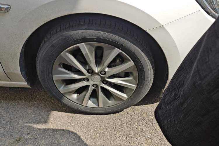 Used Buick GL6 2021 323T Mild Hybrid Connect Luxury Model Right Front Wheel Hub
