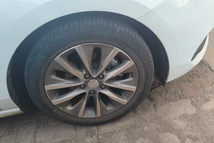 Used Buick GL6 2021 323T Mild Hybrid Connect Luxury Model Right Front Wheel Hub