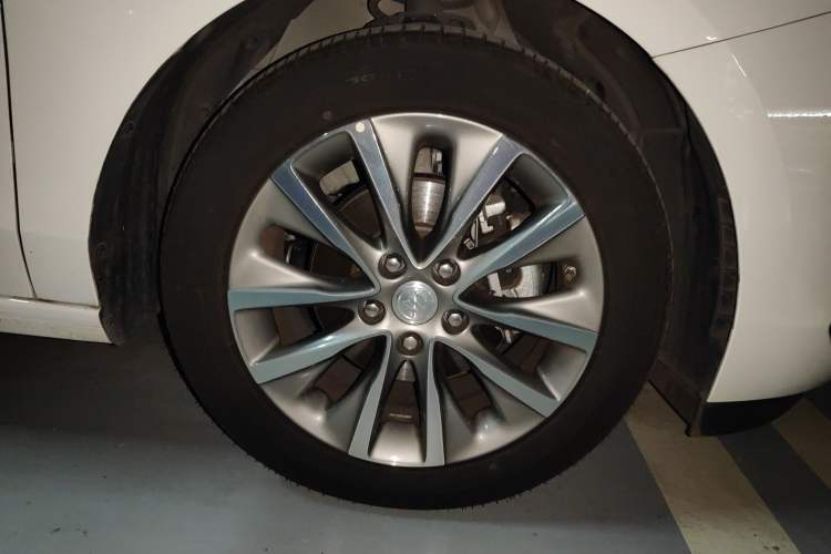 Used Buick GL6 2021 323T Mild Hybrid Connect Luxury Model Right Front Wheel Hub