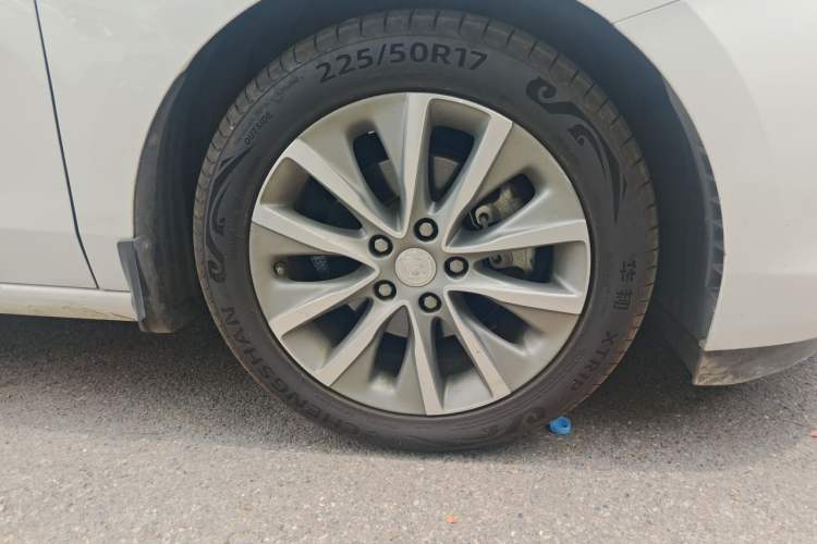 Used Buick GL6 2021 323T Mild Hybrid Connect Luxury Model Right Front Wheel Hub
