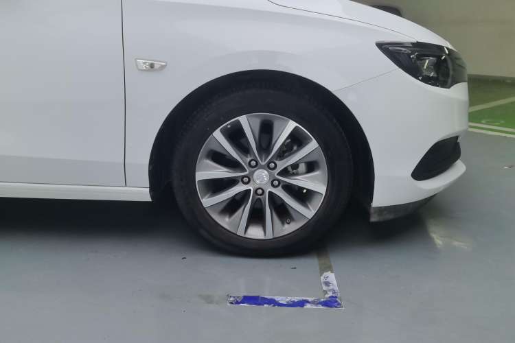 Used Buick GL6 2021 323T Mild Hybrid Connect Luxury Model Right Front Wheel Hub