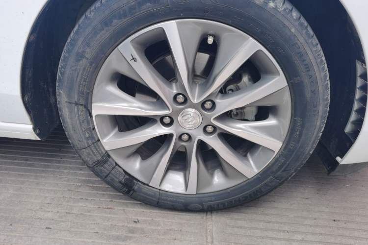 Used Buick GL6 2021 323T Mild Hybrid Connect Luxury Model Right Front Wheel Hub