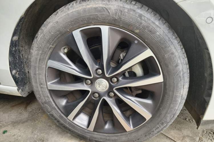 Used Buick GL6 2021 323T Mild Hybrid Connect Prestige Model Right Front Wheel Hub