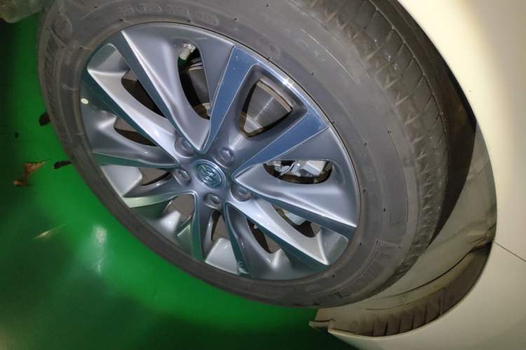 Used Buick GL6 2021 323T Mild Hybrid Connect Luxury Model Right Front Wheel Hub