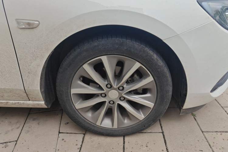 Used Buick GL6 2021 323T Mild Hybrid Connect Luxury Model Right Front Wheel Hub