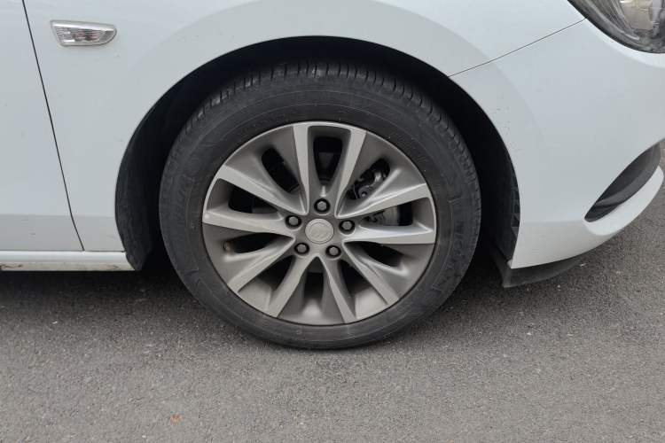 Used Buick GL6 2021 323T Mild Hybrid Connect Luxury Model Right Front Wheel Hub