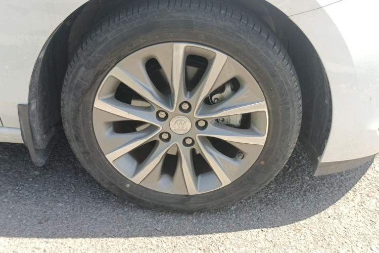 Used Buick GL6 2021 323T Mild Hybrid Connect Luxury Model Right Front Wheel Hub