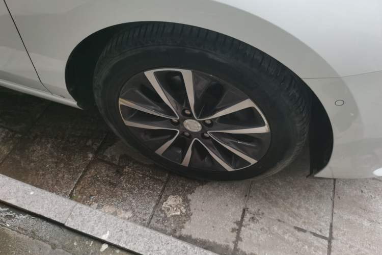 Used Buick GL6 2021 323T Mild Hybrid Connect Prestige Model Right Front Wheel Hub