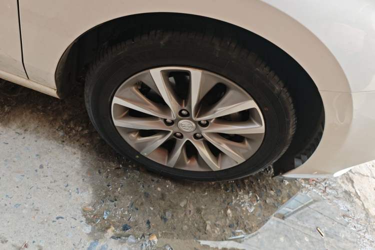 Used Buick GL6 2021 323T Mild Hybrid Connect Luxury Model Right Front Wheel Hub