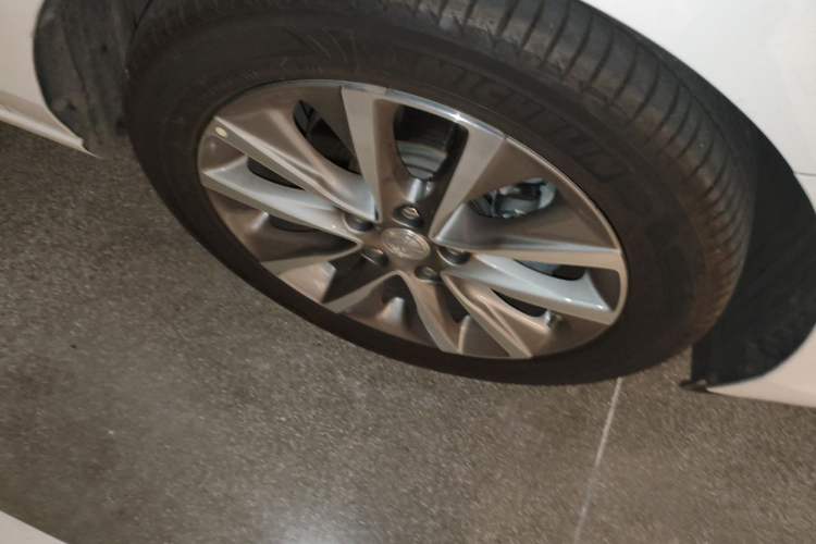 Used Buick GL6 2021 323T Mild Hybrid Connect Luxury Model Right Front Wheel Hub