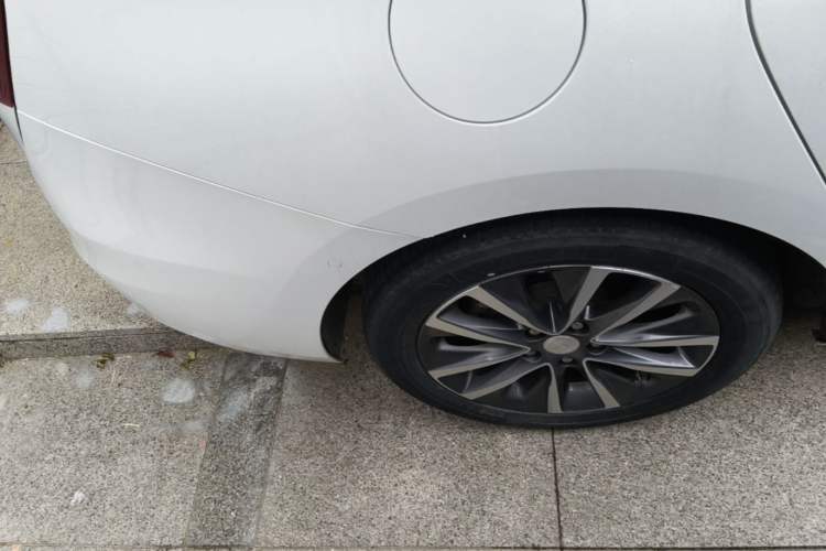 Used Buick GL6 2021 323T Mild Hybrid Connect Prestige Model Right Rear Wheel Hub