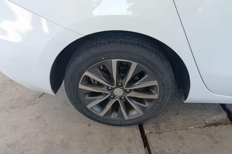 Used Buick GL6 2021 323T Mild Hybrid Connect Prestige Model Right Rear Wheel Hub