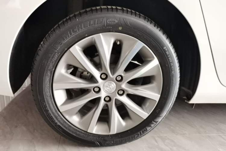 Used Buick GL6 2021 323T Mild Hybrid Connect Luxury Model Right Rear Wheel Hub