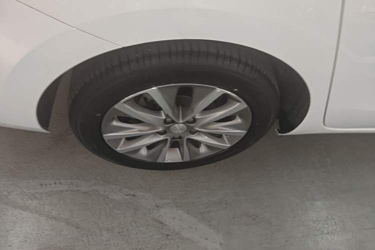 Used Buick GL6 2021 323T Mild Hybrid Connect Luxury Model Right Rear Wheel Hub