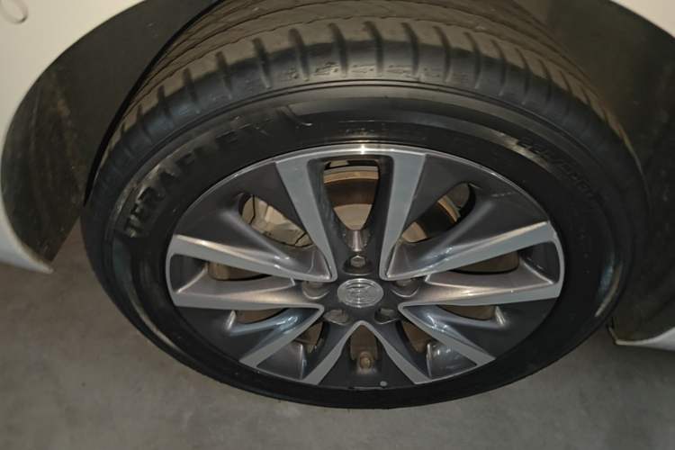 Used Buick GL6 2021 323T Mild Hybrid Connect Prestige Model Right Rear Wheel Hub