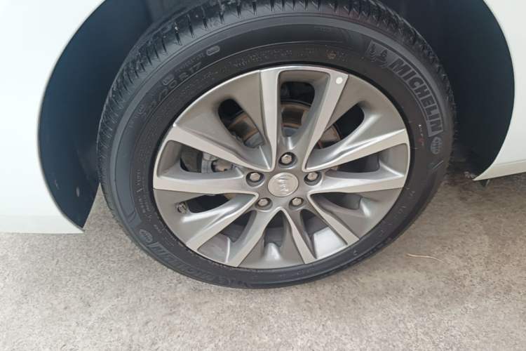 Used Buick GL6 2021 323T Mild Hybrid Connect Luxury Model Right Rear Wheel Hub