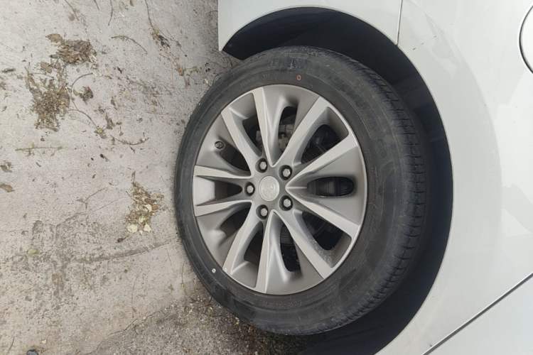 Used Buick GL6 2021 323T Mild Hybrid Connect Luxury Model Right Rear Wheel Hub