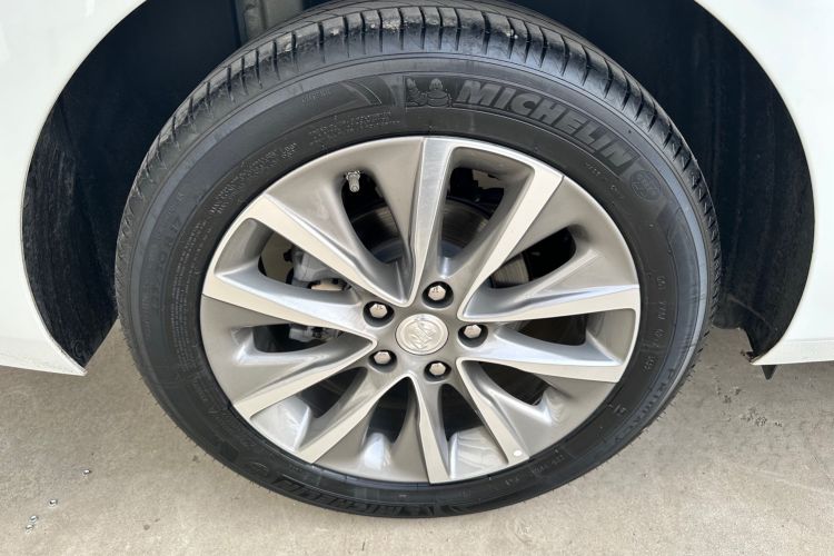 Used Buick GL6 2021 323T Mild Hybrid Connect Luxury Model Right Rear Wheel Hub