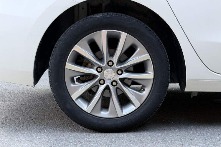 Used Buick GL6 2021 323T Mild Hybrid Connect Luxury Model Right Rear Wheel Hub