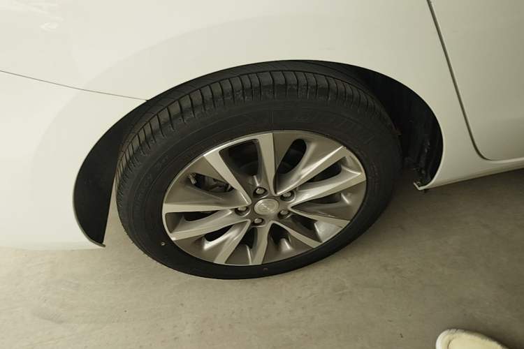 Used Buick GL6 2021 323T Mild Hybrid Connect Luxury Model Right Rear Wheel Hub