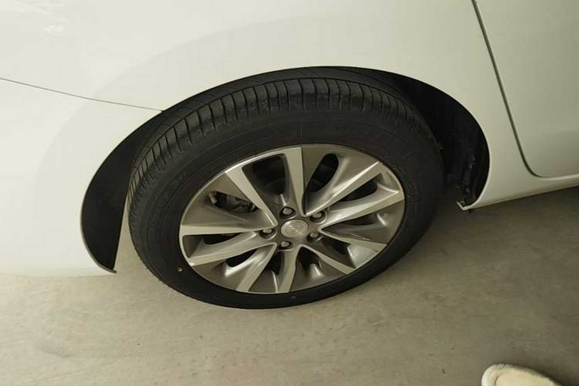 Used Buick GL6 2021 323T Mild Hybrid Connect Luxury Model Right Rear Wheel Hub