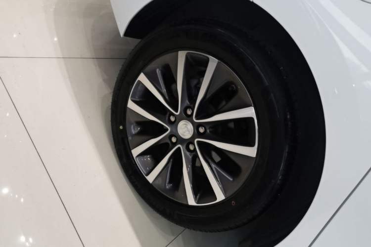 Used Buick GL6 2021 323T Mild Hybrid Connect Prestige Model Right Rear Wheel Hub