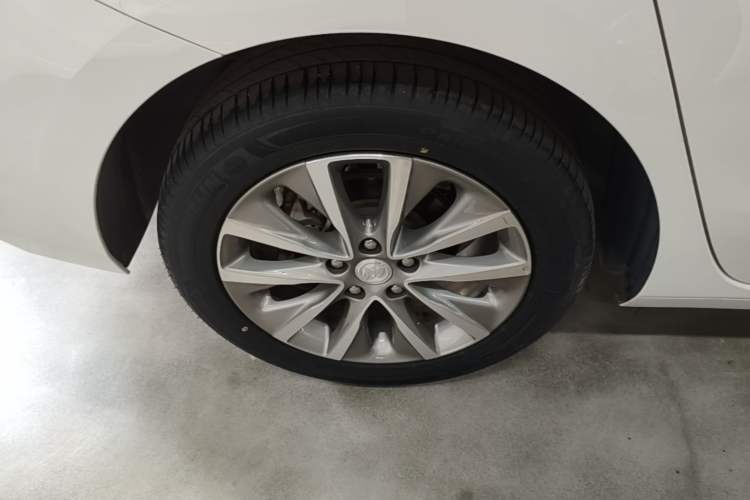 Used Buick GL6 2021 323T Mild Hybrid Connect Luxury Model Right Rear Wheel Hub