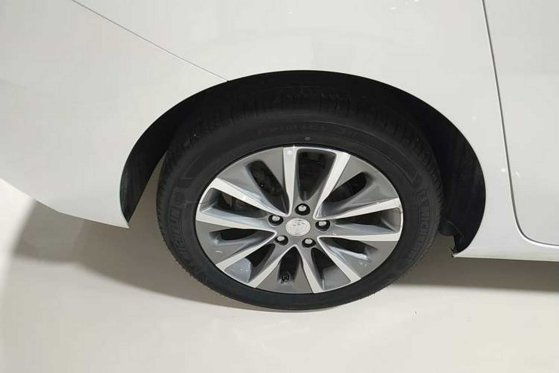 Used Buick GL6 2021 323T Mild Hybrid Connect Luxury Model Right Rear Wheel Hub