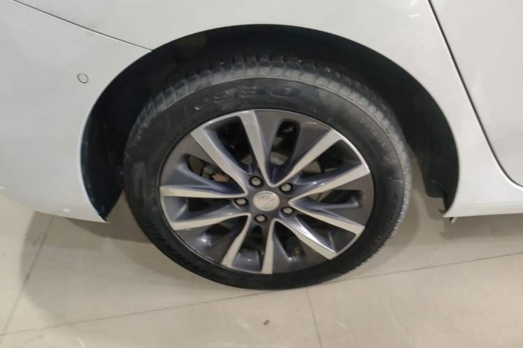 Used Buick GL6 2021 323T Mild Hybrid Connect Luxury Model Right Rear Wheel Hub