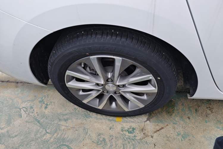 Used Buick GL6 2021 323T Mild Hybrid Connect Luxury Model Right Rear Wheel Hub