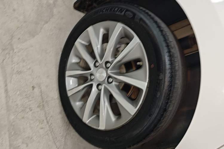 Used Buick GL6 2021 323T Mild Hybrid Connect Luxury Model Right Rear Wheel Hub
