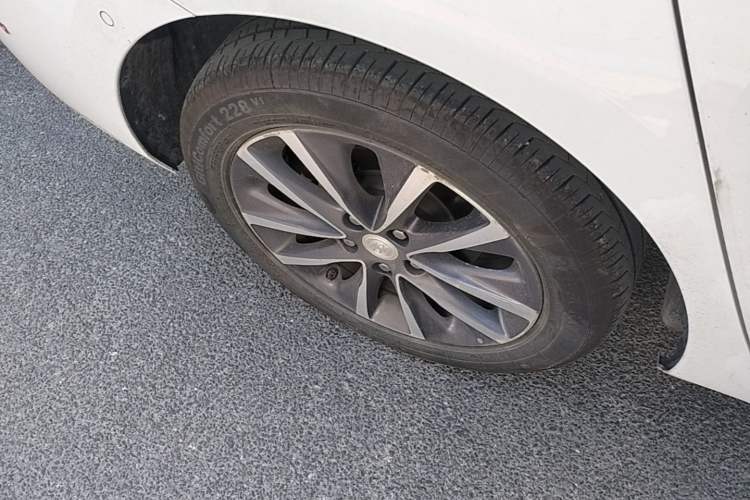 Used Buick GL6 2021 323T Mild Hybrid Connect Prestige Model Right Rear Wheel Hub