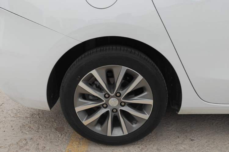 Used Buick GL6 2021 323T Mild Hybrid Connect Luxury Model Right Rear Wheel Hub