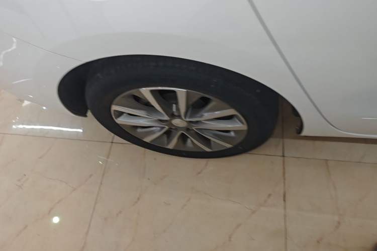 Used Buick GL6 2021 323T Mild Hybrid Connect Luxury Model Right Rear Wheel Hub