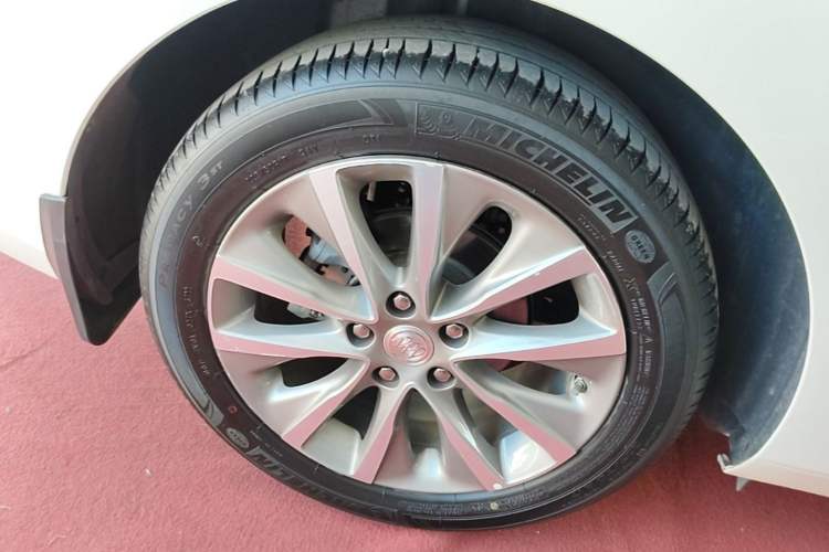 Used Buick GL6 2021 323T Mild Hybrid Connect Luxury Model Right Rear Wheel Hub