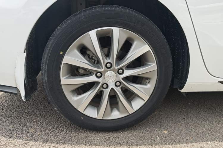 Used Buick GL6 2021 323T Mild Hybrid Connect Luxury Model Right Rear Wheel Hub