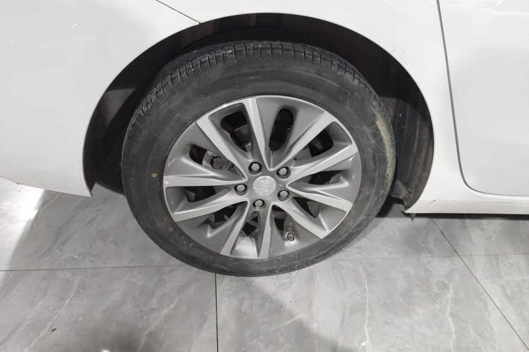 Used Buick GL6 2021 323T Mild Hybrid Connect Luxury Model Right Rear Wheel Hub