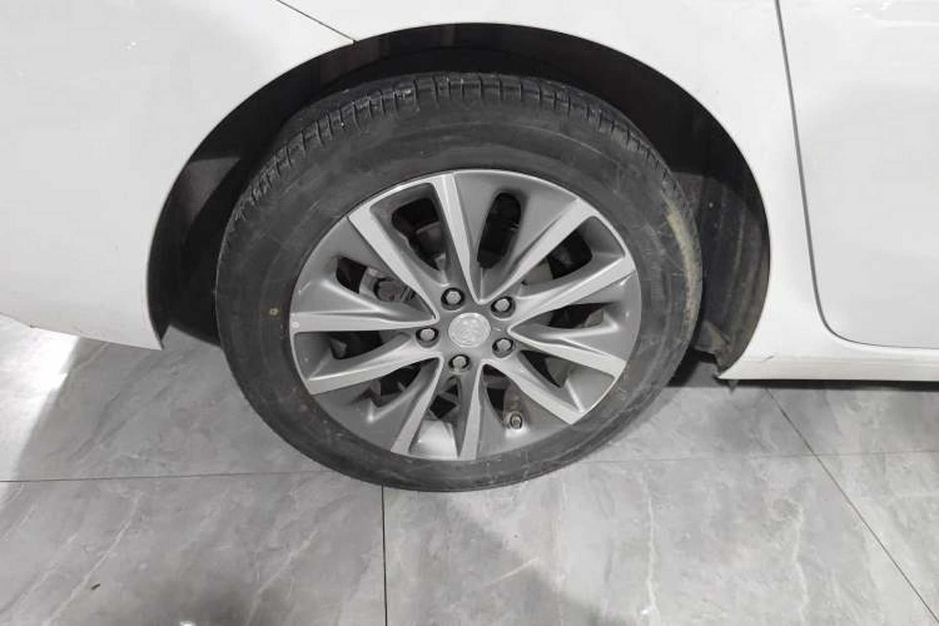 Used Buick GL6 2021 323T Mild Hybrid Connect Luxury Model Right Rear Wheel Hub