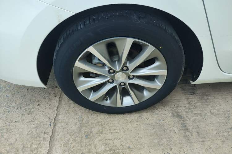 Used Buick GL6 2021 323T Mild Hybrid Connect Luxury Model Right Rear Wheel Hub