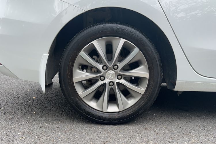 Used Buick GL6 2021 323T Mild Hybrid Connect Luxury Model Right Rear Wheel Hub