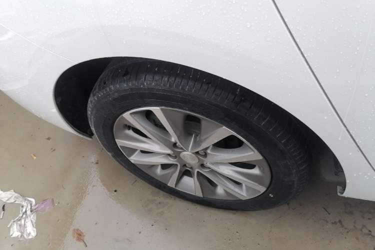 Used Buick GL6 2021 323T Mild Hybrid Connect Luxury Model Right Rear Wheel Hub
