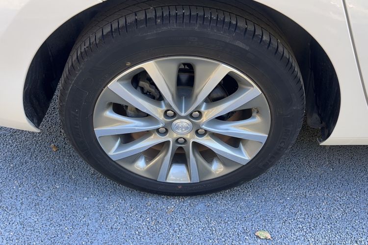 Used Buick GL6 2021 323T Mild Hybrid Connect Luxury Model Right Rear Wheel Hub