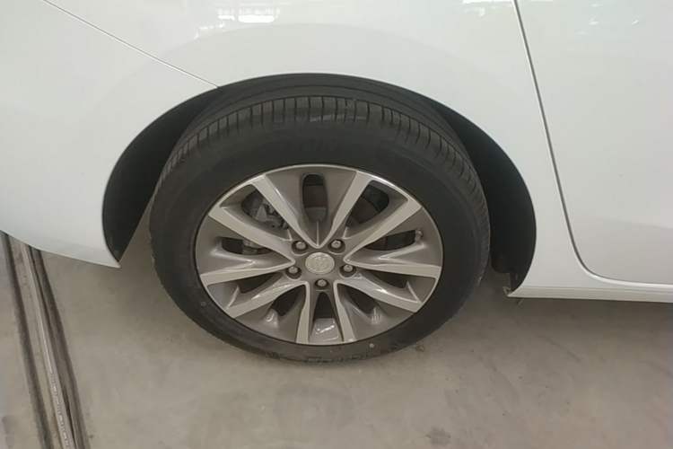Used Buick GL6 2021 323T Mild Hybrid Connect Luxury Model Right Rear Wheel Hub